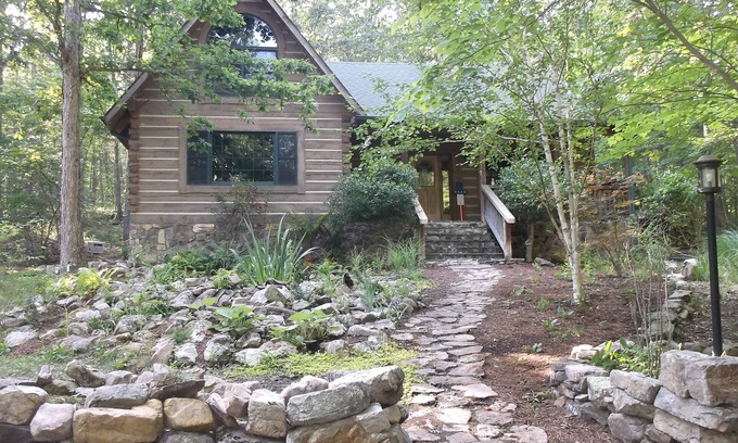 Millboro Springs Cabin | Very private luxury log home - Now with free 5G Wi-Fi!