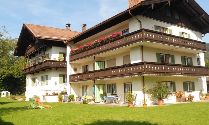 Rottach Apartment | very quiet, central and sunny location with mountain views, 300 m to the center