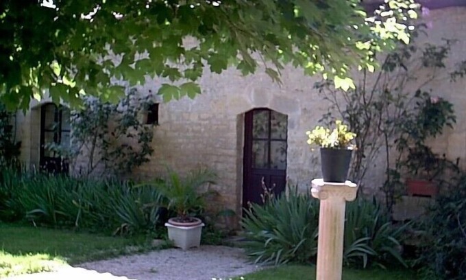 Champagne-le-Sec Cottage | VERY QUIET single-storey GITE PROMO EASTER HOLIDAY