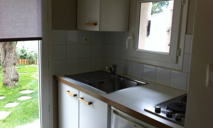 Saint-Mitre Apartment | Very quiet studio in the Heights Marseilles, 20 minutes from the City Centre