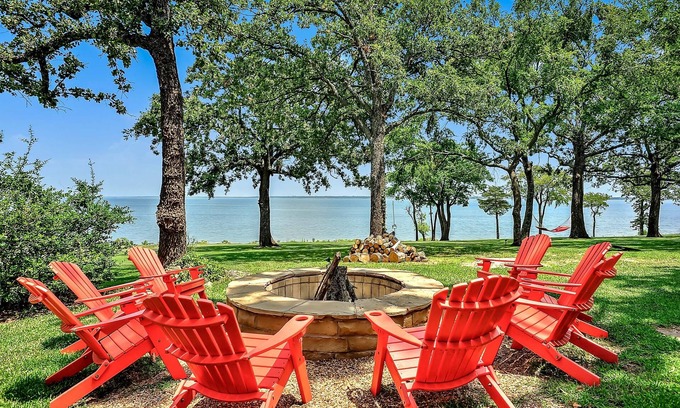 Pottsboro House | Very Rare Waterfront Home on Lake Texoma, Walk to Water from the backyard