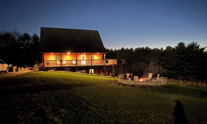 Ferryville Cabin | Very Secluded Beautiful Cabin! Watch The Wildlife And Star Gaze From The Deck!
