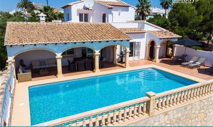 La Sabatera Villa | Vesper- renovated villa - 4 bedrooms - pool table