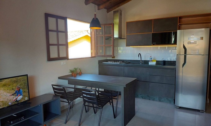 Mambucaba Apartment | Vetura - Cosy apto with kitchen, 50m from the Beach, Private Barbecue, AC, Wi-Fi, Netflix, pool
