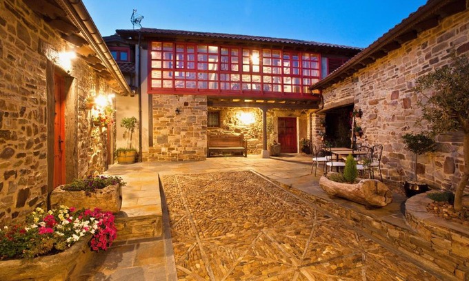 Santa Catalina de Somoza House | Via Avis