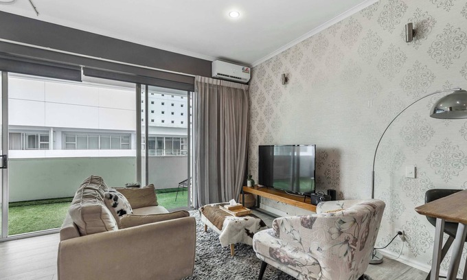 Auckland Central Business District Apartment | Viaduct Apartment with a Balcony by Zodiak Stays