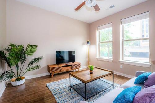Downtown Apartment | Viagem Durham Home 1BR with Gym