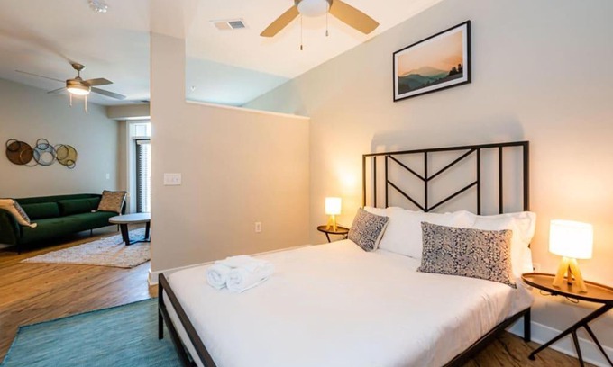 Plaza Midwood Apartment | Viagem Welcoming 1BR with Pool and Gym