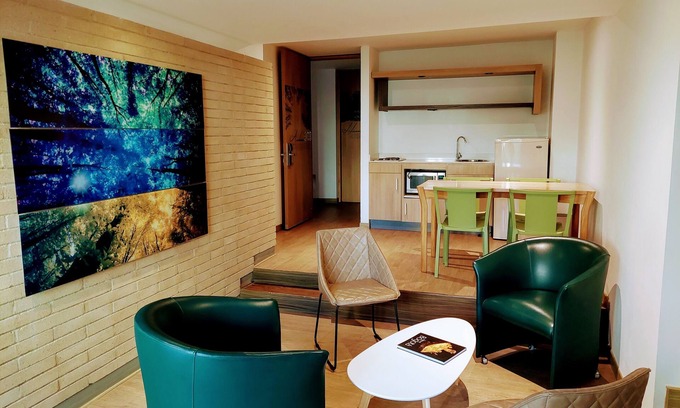 Santa Ana Apartment | Viaggio Teleport Suites