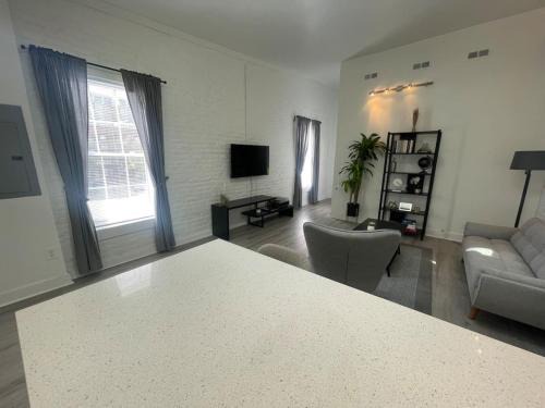 Downtown Richmond Apartment | Vibe Central - Chic Shockoe 1BR