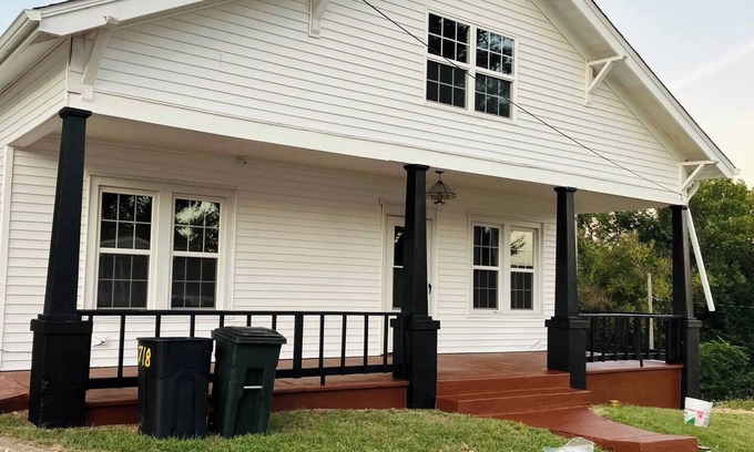 Hannibal House | Vibey home a few blocks from downtown Hannibal