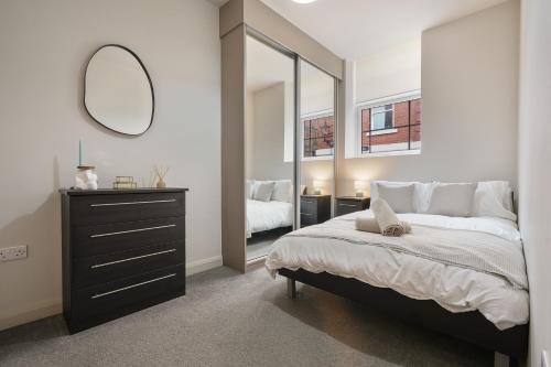 Sheffield City Centre Apartment | Vibrant 1 Bed Apartment, FREE Parking, North Church St, Sheffield City Centre - Hosted by Stay Host Save