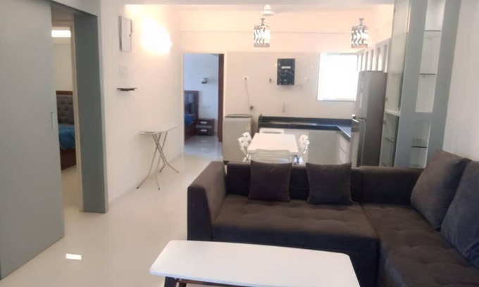 Anjuna Apartment | Vibrant 2-bedroom apartment in wonderful Anjuna with WiFi, AC