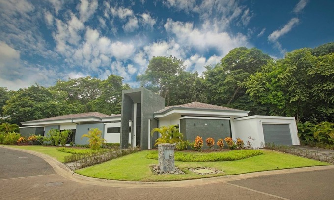 Coco House | Vibrant 3 Bedroom home at Pacifico Resort