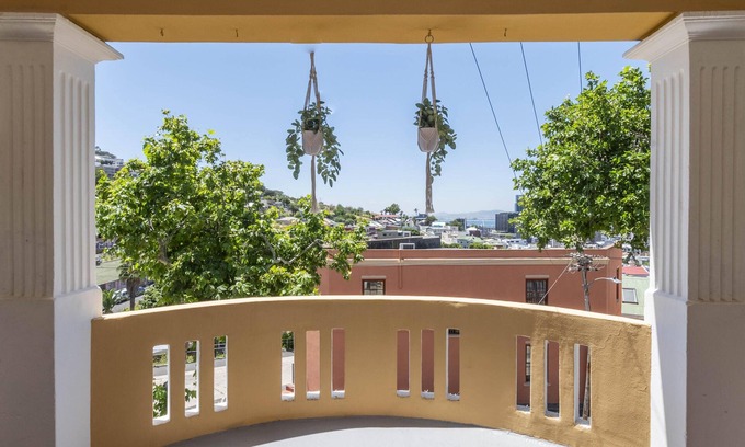Bo'Kaap Apartment | Vibrant 3-Bedroom in the Heart of Bo-Kaap