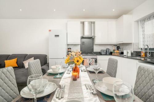 Northumberland Park Apartment | Vibrant 3BR Tottenham Home, private garden WiFi parking free on request
