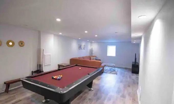 Ankeny House | Vibrant 4 bedroom house 2 king beds in Ankeny
