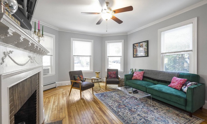 Parkside Apartment | Vibrant and stylish pet-friendly 2 BR apt w/king bed, downtown w/parking!