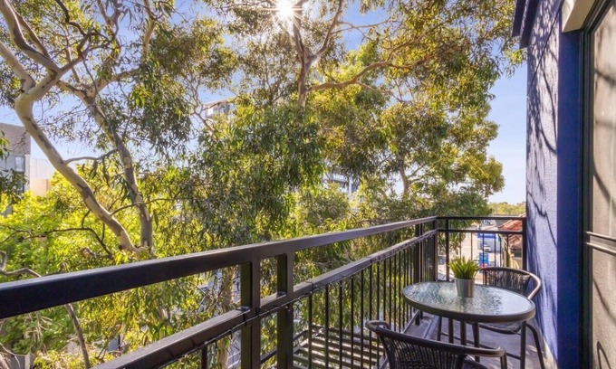 Northbridge Apartment | Vibrant Apartment in Northbridge