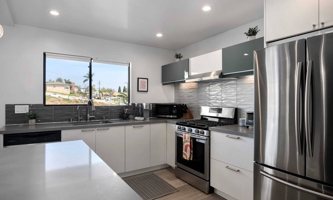Mission Hills Apartment | Vibrant Hillside Retreat with Harbor Views, King bed