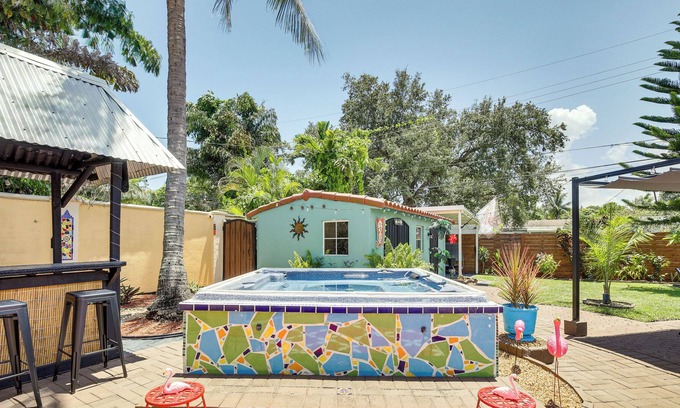North Central Hollywood House | Vibrant Hollywood Home w/ Florida Room & Arcade!