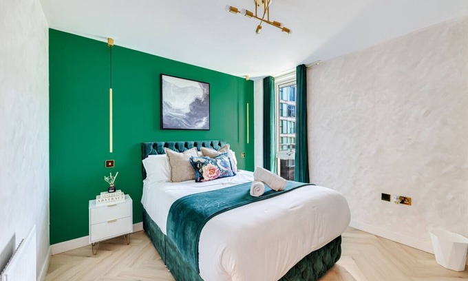 Central Milton Keynes Apartment | Vibrant Hub Apartment City Centre Balcony Free Parking Self-Check-In