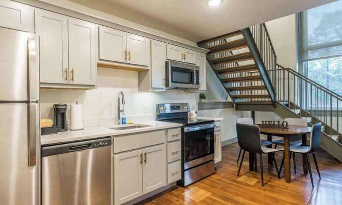 Downtown Louisville Apartment | Vibrant Loft Apt w/Free Parking | Near Hospitals