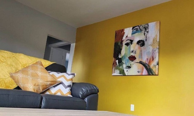 Saint John House | Vibrant Oasis, Private and Relaxing, Pet Friendly