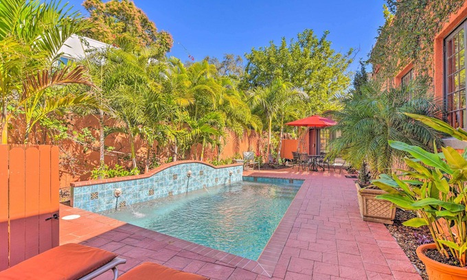 Indian Beach Sapphire Shores Apartment | Vibrant Sarasota Studio < 1 Mile from the Beach!