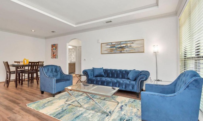 Conroe Apartment | Vibrant & Spacious Double King suite