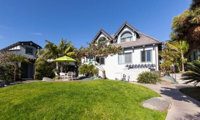Del Mar Apartment | Vibrant Studio with a Short Drive from Del Mar Dog Beach