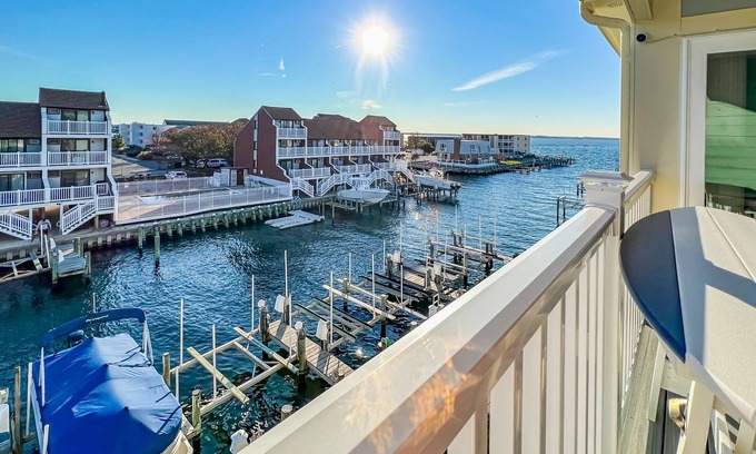 Heron Harbour Isle Condo | Vibrant waterfront condo with canal views, pools, & private balcony
