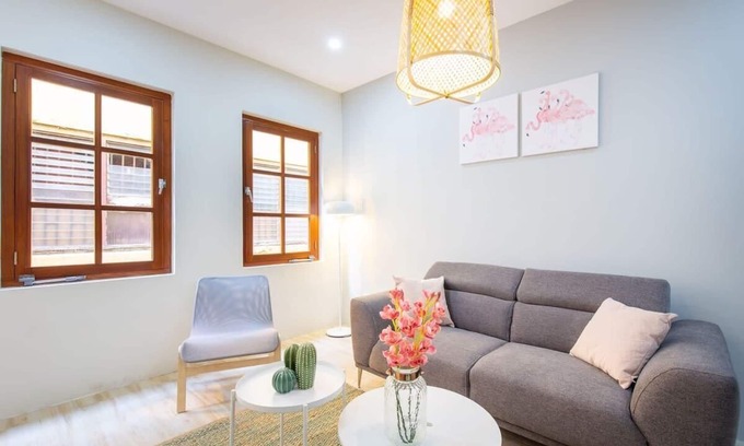 Pietermaai District Apartment | Vibrant Willemstad Stay with Artistic Flair