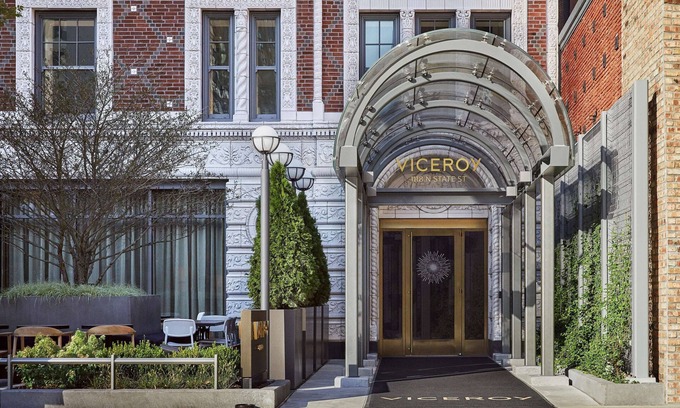 Rush and Division Hotel | Viceroy Chicago