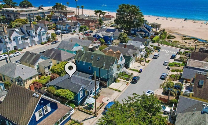 Seabright House | Vicky by the Sea – Ocean Views in Seabright | Pet-Friendly | Monthly Rental Available
