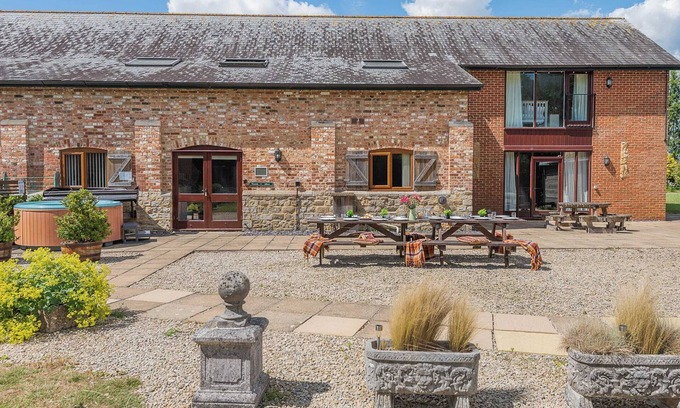 Woolland Cottage | Victoria Albert - UK49992