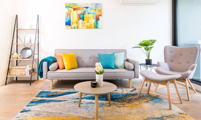 Docklands Apartment | Victoria Harbor Contemporary 2B2B Huge Balcony