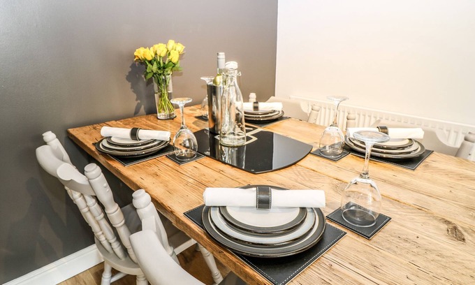 Holmfirth Cottage | Victoria House