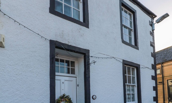 Belford House | VICTORIA HOUSE, pet friendly, character holiday cottage in Belford