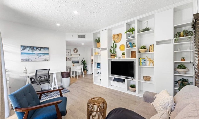 Nurmi Isles Condo | Victoria Park - Apartment 525