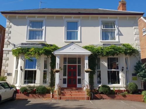 Leamington Spa Bed & Breakfast | Victoria Park Lodge