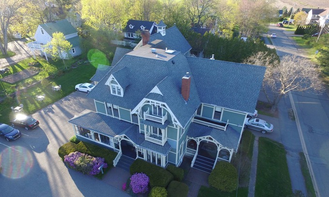 Wolfville Bed & Breakfast | Victoria's Historic Inn