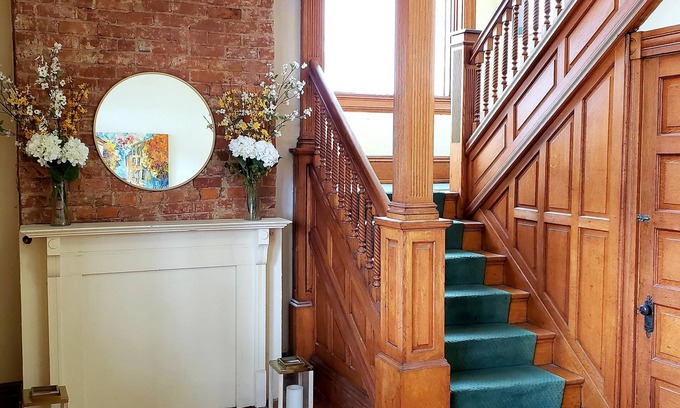 East Walnut HIlls Condo | Victorian Beauty turned condo - 5 min to downtown!
