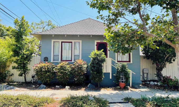 Belmont Heights House | Victorian Bungalow: 2 bd + parking + private garden