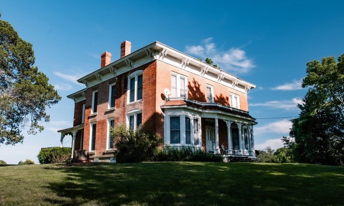 Lamont House | Victorian Country Home on the edge of town. Event venue, weekend home.
