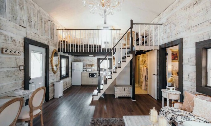 South Bloomingville Cabin | Victorian French Cottage w/Hot Tub: Hocking Hills