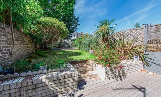 Hackney Central Apartment | Victorian Garden Apartment in London Fields