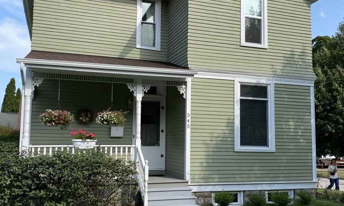 Manistee House | Victorian Haven in Manistee 1 Mile to Lake Michigan