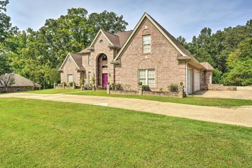 Hernando House | Victorian Hernando Home about 25 Miles to Memphis