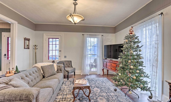 Penn Yan House | Victorian Home in Penn Yan ~ 1 Mi to Keuka Lake!